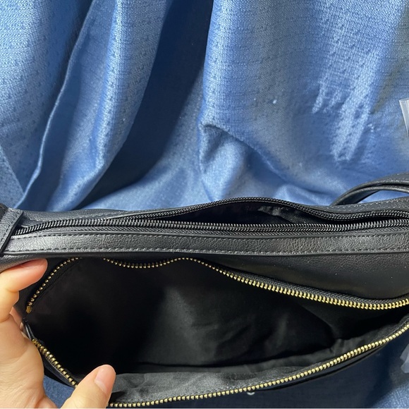 Time & Tru Black Crossbody Bag - Picture 7 of 7